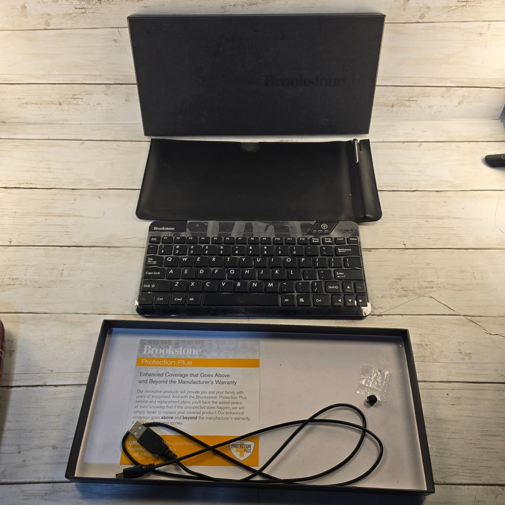 NWOT Brookstone Bluetooth Wireless Keyboard Slim Black w/ Leather Case & Stylus